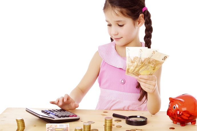 В каком возрасте пора начинать говорить с детьми о деньгах?
