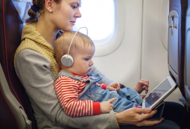 Как подготовиться к путешествию с ребенком в самолете