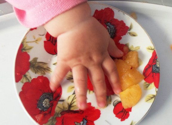 Почему малышам можно и нужно есть руками?