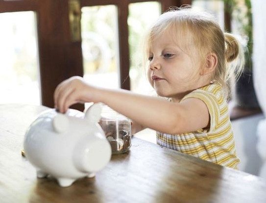 Как научить ребенка грамотному обращению с деньгами?