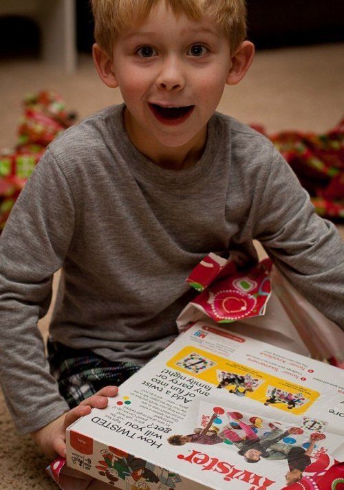 Новогоднние эмоции детей от подарков
