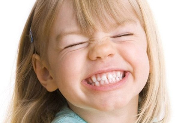 Какие опасности таит пульпит молочных зубов у детей?