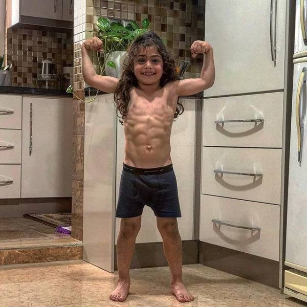 6-летний мальчик из Ирана стал знаменитостью благодаря своей невероятной физической форме!
