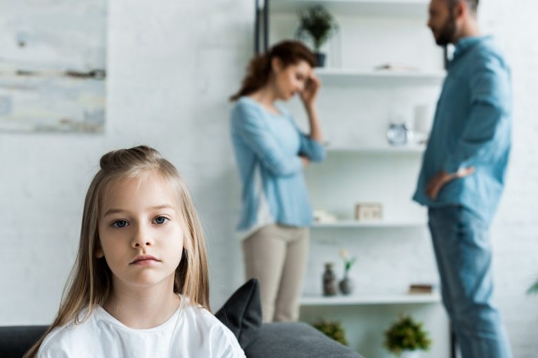 Почему родители не должны выяснять отношения при ребенке