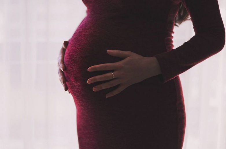 Чтобы не потерять мужа женщина девять месяцев притворялась беременной