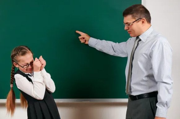 Как быть, если учитель плохо относится к вашему ребенку?
