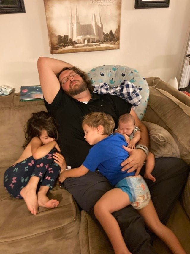 Когда с детьми сидит папа
