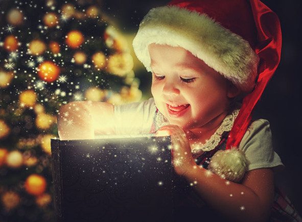 10 способов спрятать новогодние подарки от детей