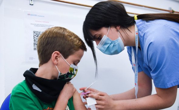 В конце февраля начнутся испытания вакцины от COVD-19 на детях 6-11 лет