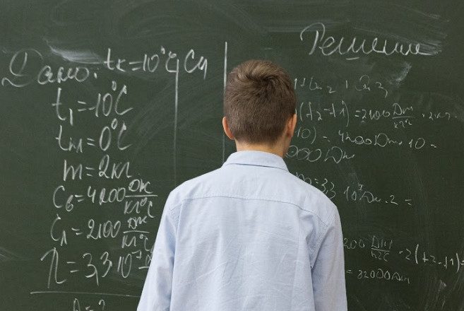 «С грамотностью и логикой — просто трэш»: почему дети плохо учатся?