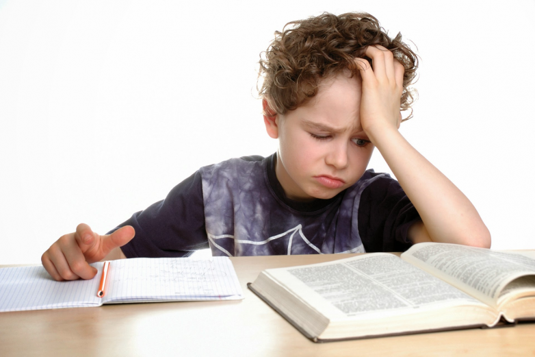 Как помочь ребенку справиться со стрессом из-за домашнего задания?