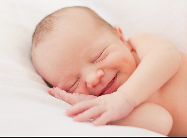 Еда  перед сном помогает младенцам лучше спать