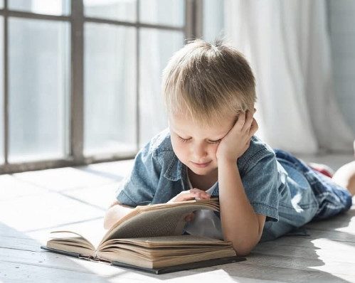Почему детям нельзя начинать читать раньше 4 и идти в школу раньше 7 лет?