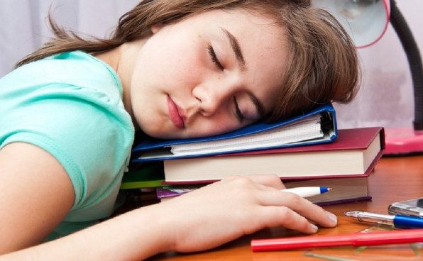 5 эффективных способов разбудить школьника утром