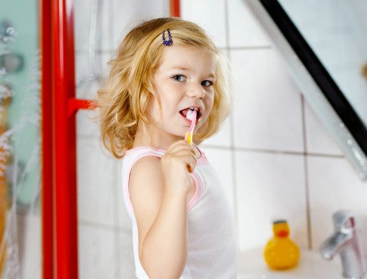 Как выбрать зубную пасту для ребенка?