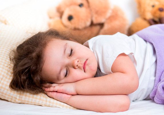 Названы лучшие способы заставить ребенка заснуть