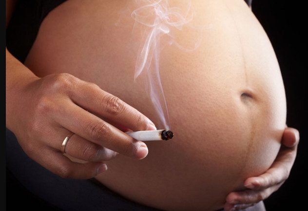 Учёные рассказали о последствиях курения во время беременности