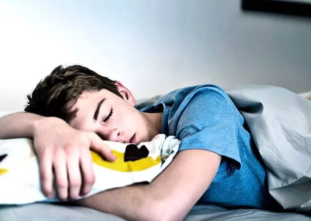 В чём особенность режима сна подростков?