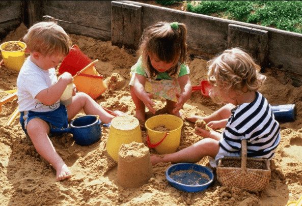 Чем ребёнок может заразиться, играя в песочнице