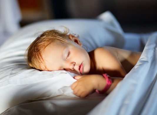 Нужна ли детям полная темнота для нормального сна?