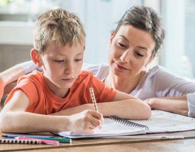 Как помощь в выполнении домашнего задания сказывается на успеваемости школьника?