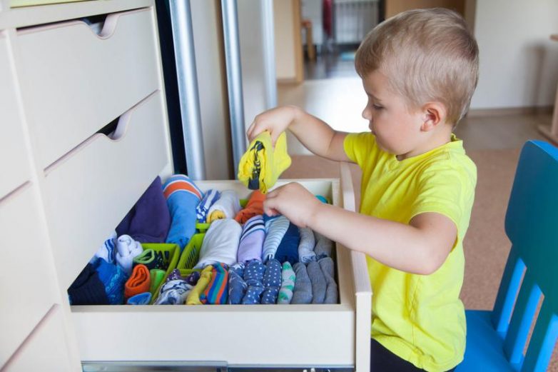Как обустроить детский шкаф
