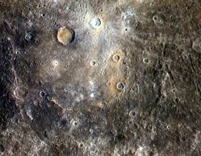 Кратер  на поверхности Меркурия  с борта  &amp;laquo;Мессенджера&amp;raquo; (НАСА).