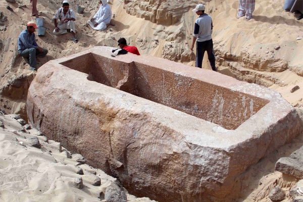 60-тонный саркофаг фараона Собекхотепа I в Абидосе