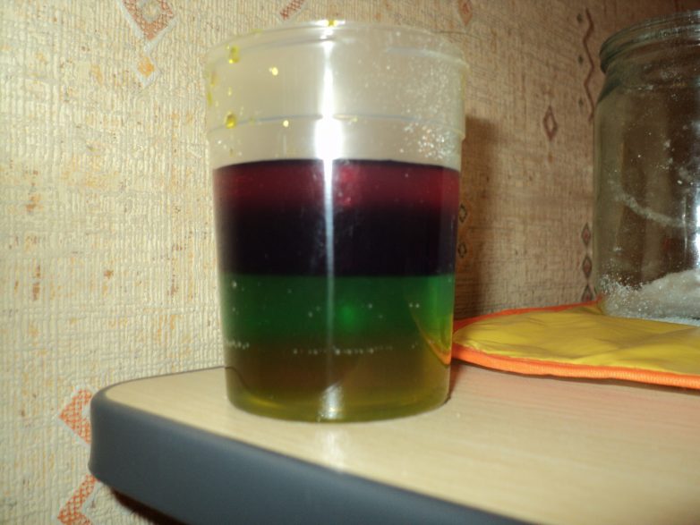 Домашняя лаборатория юного химика: как сделать радугу в стакане