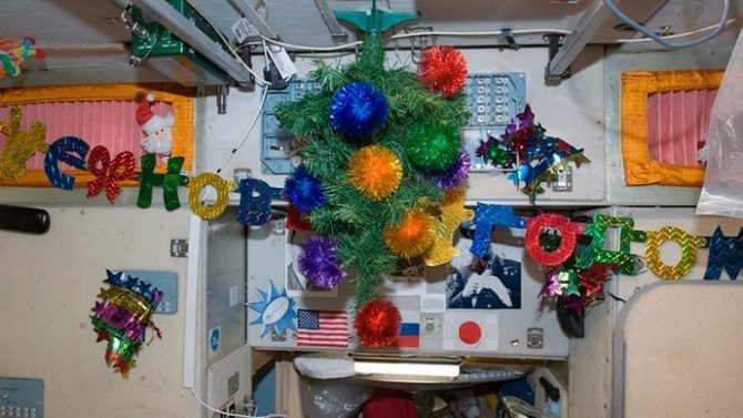 Как празднуют Рождество в космосе