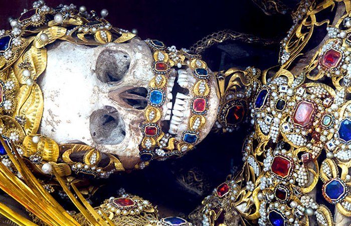 Тайны римских катакомб, полных скелетов и драгоценностей