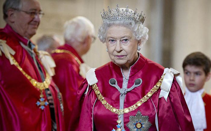 Самые странные и нелепые привилегии королевы Великобритании