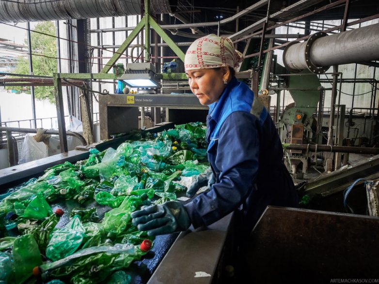 Наука и быт: как перерабатывают пластиковые бутылки