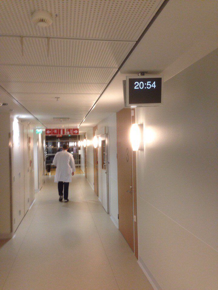 Больница 37 врачи. Как выглядит больница. Современная больница фото внутри. Сестринский пост. Больница 37.