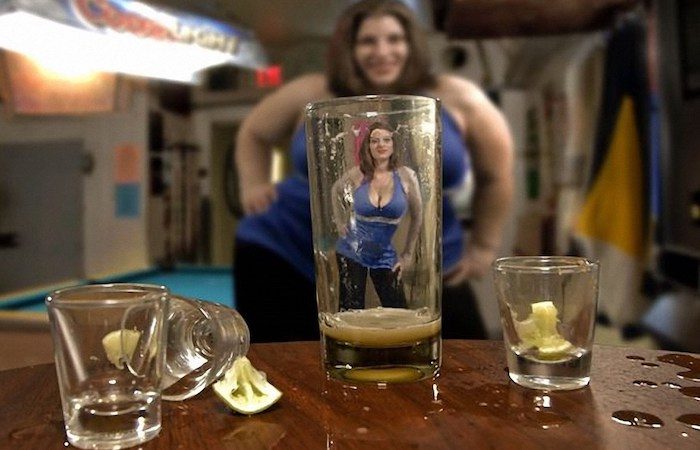 Британские учёные объяснили, почему алкоголь делает людей привлекательнее