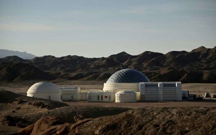 В китайской пустыне возвели детскую марсианскую базу