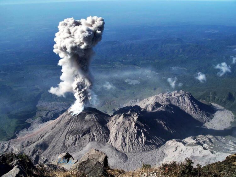Огнедышащие недра Земли: в Италии проснулся вулкан Этна