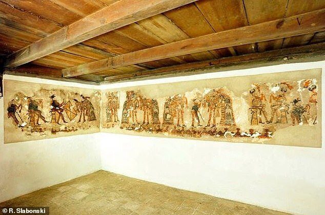 Польские учёные изучают уникальные фрески майя