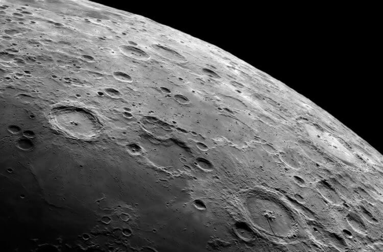 Почему на Луне так мало кратеров?