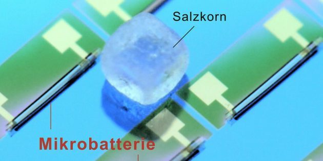 Немецкие учёные изобрели миниатюрную батарею, по размерам сопоставимую с кристаллом соли