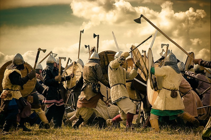 Почему топор, а не меч служил оружием викингам