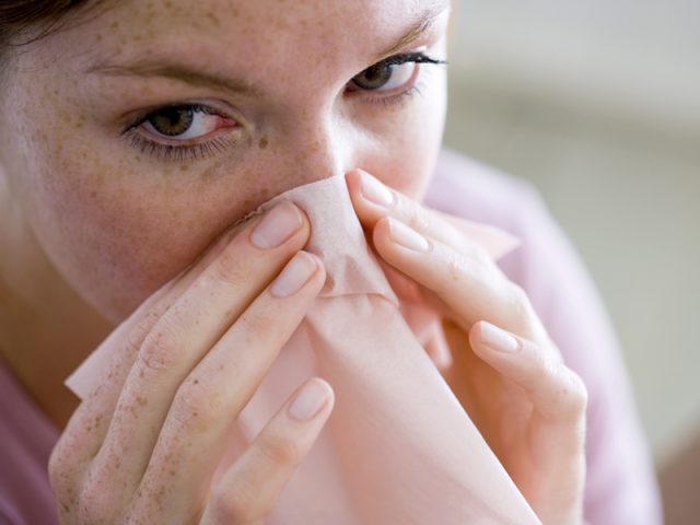 Как правильно останавливать кровотечение из носа?