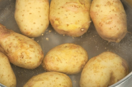 Картофельная вода дробит камни в почках!