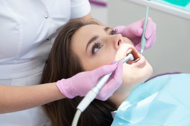 Почему могут появляться травмы зубов