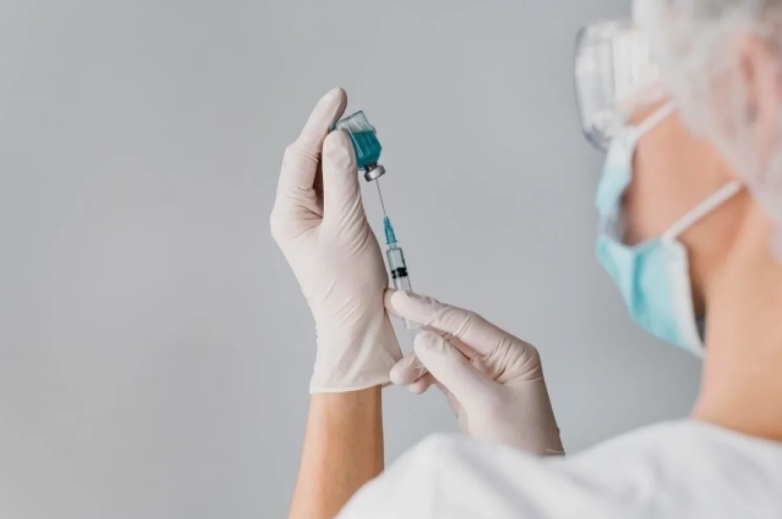 Вакцинация защищает от коклюша и полиомиелита