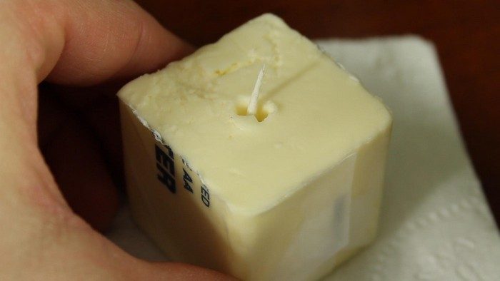 Как изготовить свечи из того, что есть в холодильнике