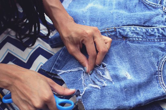 Что можно придумать, если джинсы пришли в негодность, а выбрасывать их жалко