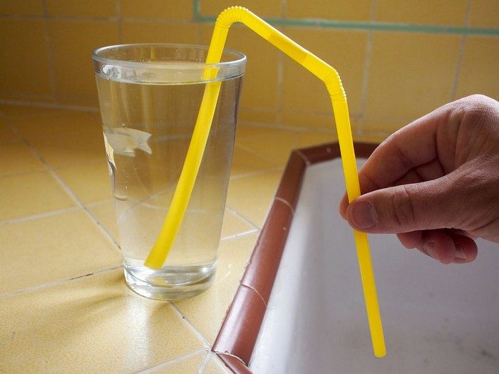 12 скрытых сверхспособностей обычной соломинки для питья в быту