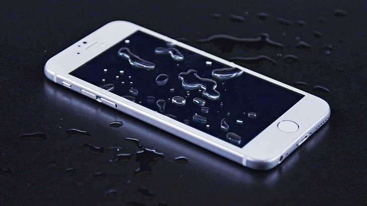 Что делать, если ваш смартфон утонул
