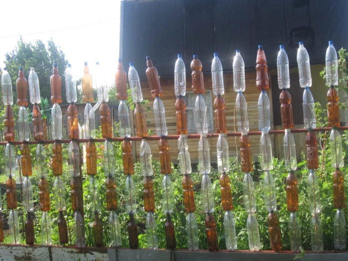 Изделия из пластиковых бутылок своими руками для сада и огорода фото